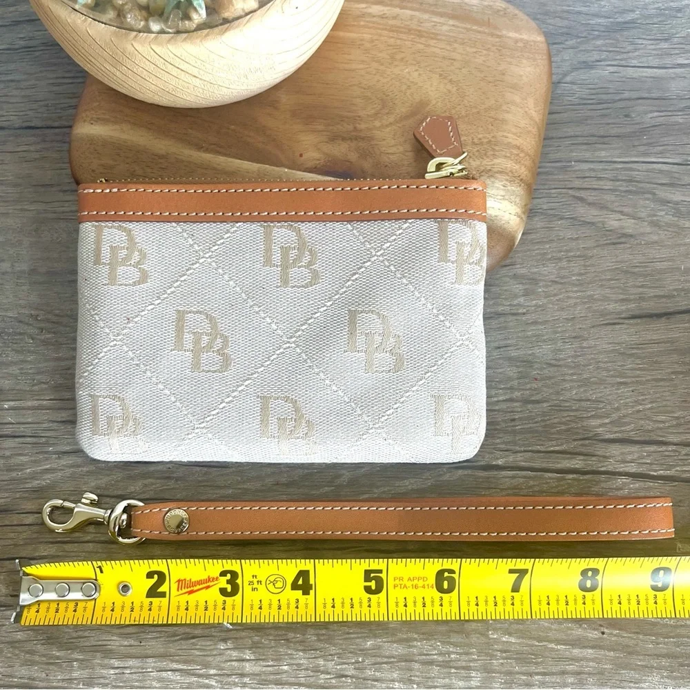 Dooney & Bourke stylish dooney